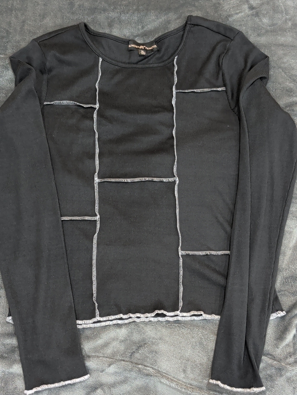 Almost Famous Black Crewneck Sweater with Contrast Seams XL